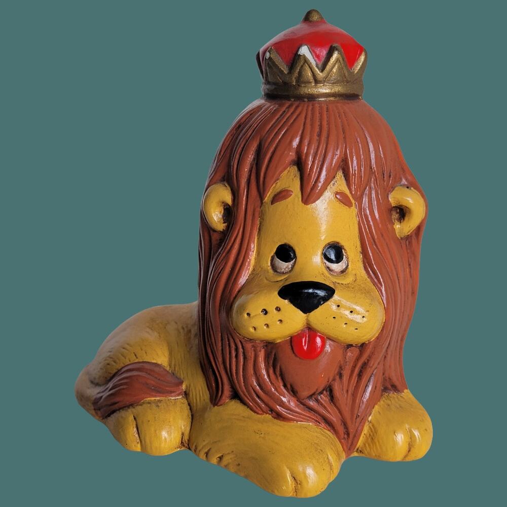 Vintage 1978 Dove Porcelain Hobbyist Painted Lion Figurine